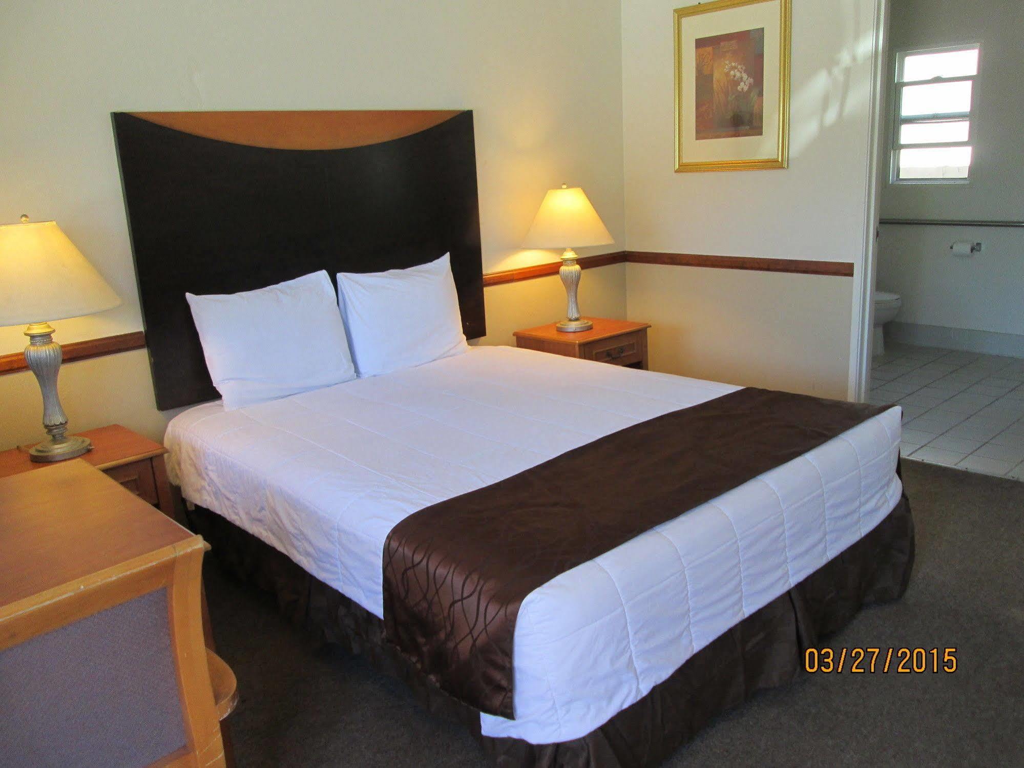 Town And Country Inn Santa Barbara Extérieur photo